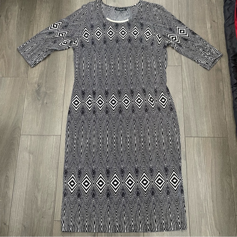 Diamond abstract print plus size midi dress black and off white size 1X